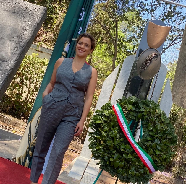María Andrea at the Rotunda of Illustrious Persons